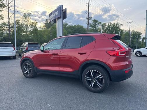 Fusion Red Metallic 2023 Volvo XC40 B5 Plus Dark Theme