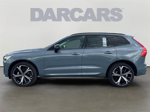 2023 Volvo XC60 B5 Ultimate Dark Theme