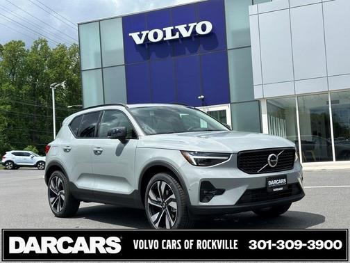 2025 Volvo XC40 B5 Ultra Dark Theme