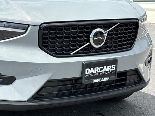 2025 Volvo XC40 B5 Ultra Dark Theme
