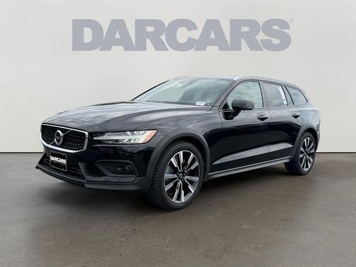 Onyx Black Metallic 2020 Volvo V60 Cross Country T5