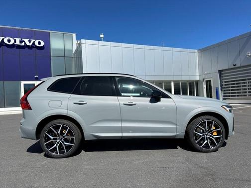 2025 Volvo XC60 Plug-In Hybrid T8 Polestar Engineered