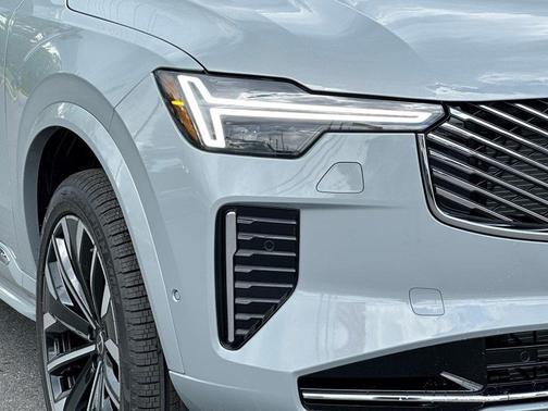 2025 Volvo XC90 B6 Plus 7-Seater
