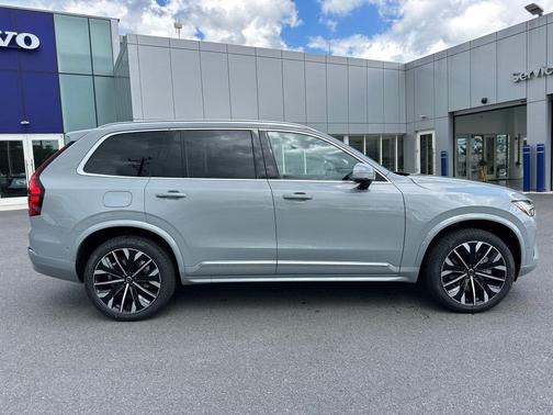 2025 Volvo XC90 B6 Plus 7-Seater