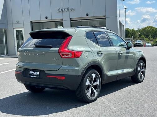 2025 Volvo XC40 B5 Plus Dark Theme