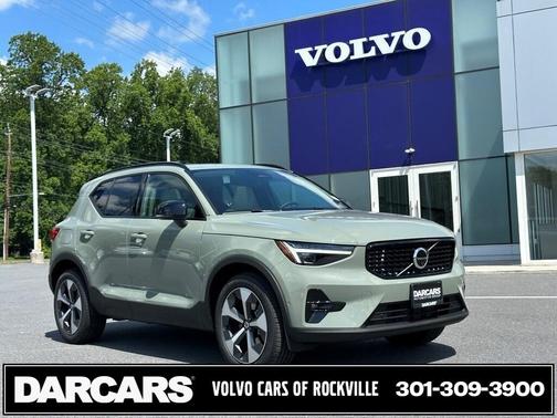 2025 Volvo XC40 B5 Plus Dark Theme
