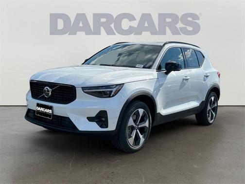 2026 Volvo XC40 B5 Plus