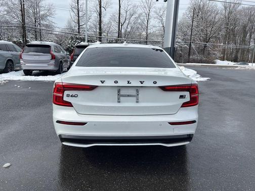 2024 Volvo S60 Recharge Plug-In Hybrid T8 Ultimate Black Edition