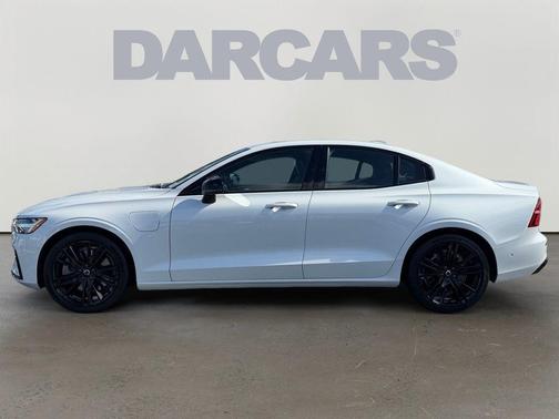 2024 Volvo S60 Recharge Plug-In Hybrid T8 Ultimate Black Edition
