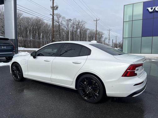 2024 Volvo S60 Recharge Plug-In Hybrid T8 Ultimate Black Edition