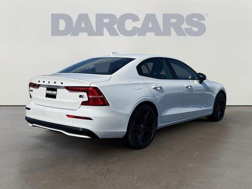 2024 Volvo S60 Recharge Plug-In Hybrid T8 Ultimate Black Edition