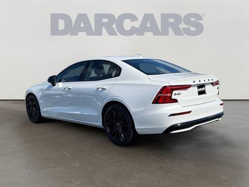 2024 Volvo S60 Recharge Plug-In Hybrid T8 Ultimate Black Edition