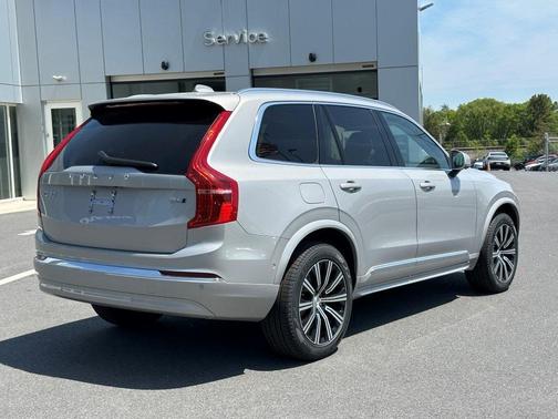 2025 Volvo XC90 B6 Plus 7-Seater