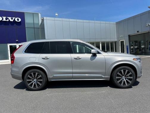2025 Volvo XC90 B6 Plus 7-Seater