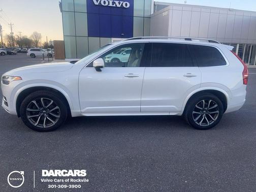 Crystal White Pearl 2017 Volvo XC90 T6 Momentum