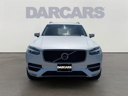 Crystal White Pearl 2017 Volvo XC90 T6 Momentum