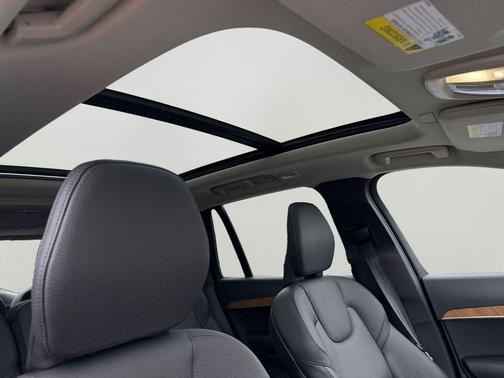 2025 Volvo XC90 B6 Plus 7-Seater