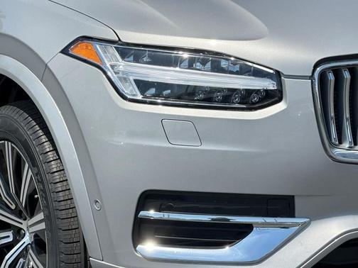 2025 Volvo XC90 B6 Plus 7-Seater