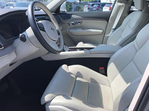 2023 Volvo XC90 Recharge Plug-In Hybrid T8 Ultimate Bright Theme 7-Seater