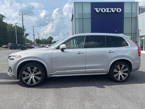 2023 Volvo XC90 Recharge Plug-In Hybrid T8 Ultimate Bright Theme 7-Seater