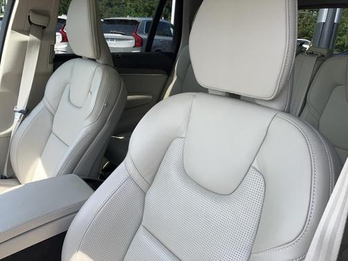 2023 Volvo XC90 Recharge Plug-In Hybrid T8 Ultimate Bright Theme 7-Seater