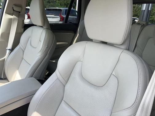 2023 Volvo XC90 Recharge Plug-In Hybrid T8 Ultimate Bright Theme 7-Seater