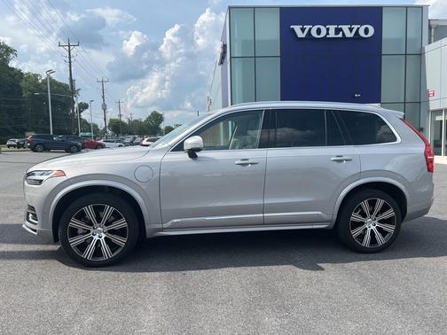 2023 Volvo XC90 Recharge Plug-In Hybrid T8 Ultimate Bright Theme 7-Seater