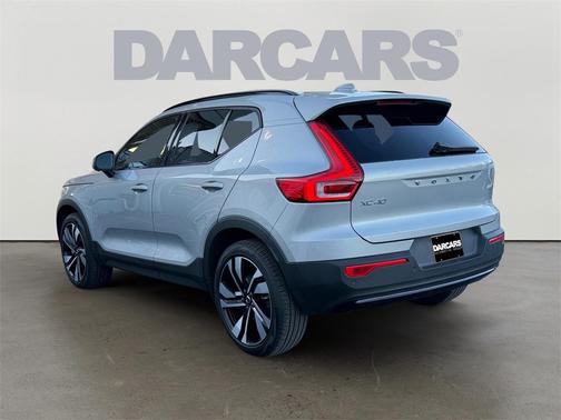 2025 Volvo XC40 B5 Ultra Dark Theme
