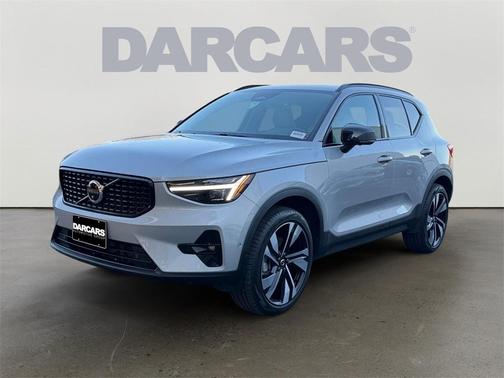 2025 Volvo XC40 B5 Ultra Dark Theme