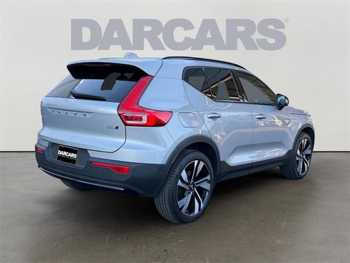 2025 Volvo XC40 B5 Ultra Dark Theme