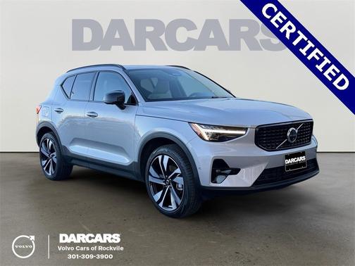 2025 Volvo XC40 B5 Ultra Dark Theme