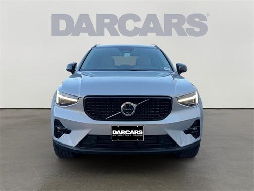 2025 Volvo XC40 B5 Ultra Dark Theme