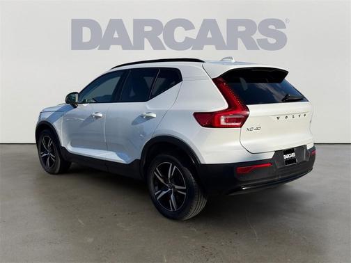2023 Volvo XC40 B5 Plus Dark Theme