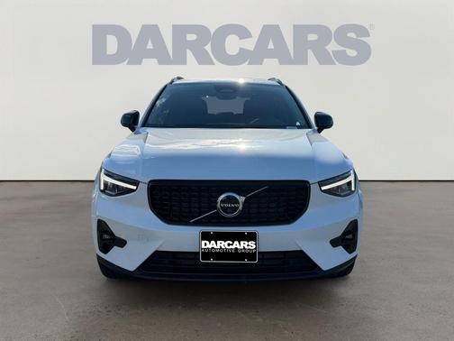 2023 Volvo XC40 B5 Plus Dark Theme
