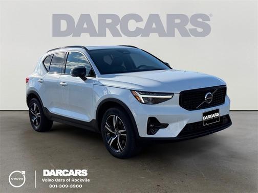 2023 Volvo XC40 B5 Plus Dark Theme