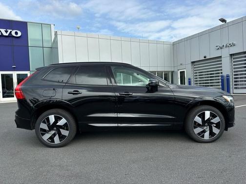 2025 Volvo XC60 Plug-In Hybrid T8 Plus