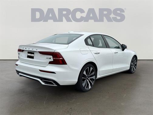2022 Volvo S60 B5 Momentum