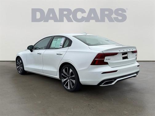 2022 Volvo S60 B5 Momentum