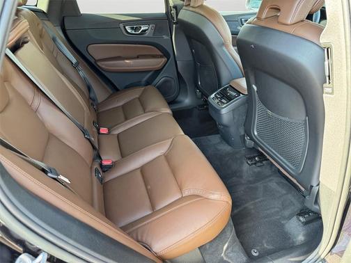 2022 Volvo XC60 B5 Inscription
