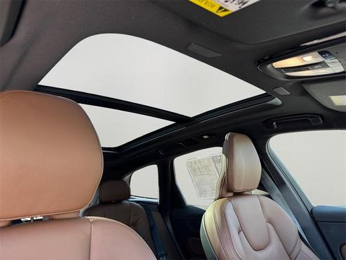 2022 Volvo XC60 B5 Inscription
