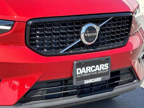 2025 Volvo XC40 B5 Ultra Dark Theme