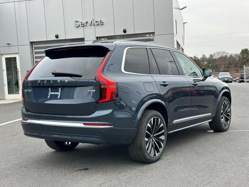 2025 Volvo XC90 Plug-In Hybrid T8 Plus 7-Seater
