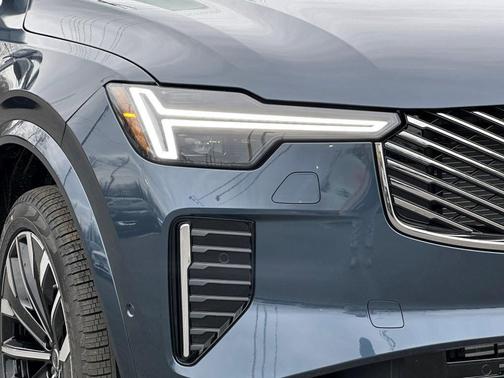 2025 Volvo XC90 Plug-In Hybrid T8 Plus 7-Seater