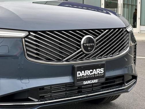 2025 Volvo XC90 Plug-In Hybrid T8 Plus 7-Seater