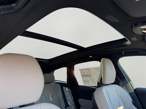 2026 Volvo XC60 Plug-In Hybrid T8 Plus