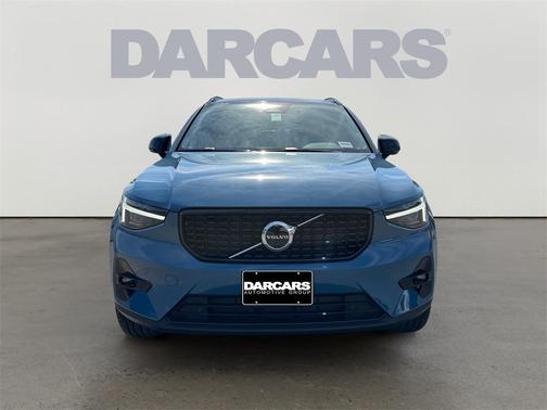 2025 Volvo XC40 B5 Ultra Dark Theme