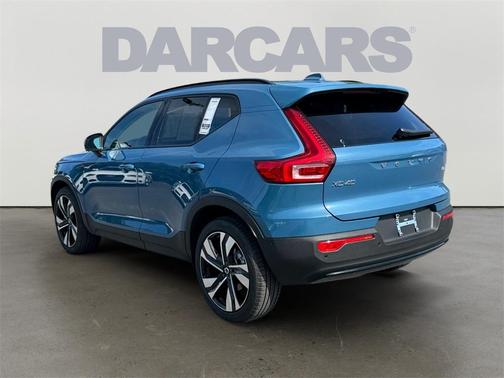 2025 Volvo XC40 B5 Ultra Dark Theme