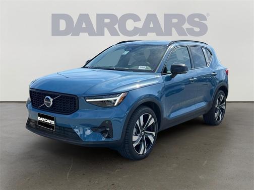 2025 Volvo XC40 B5 Ultra Dark Theme