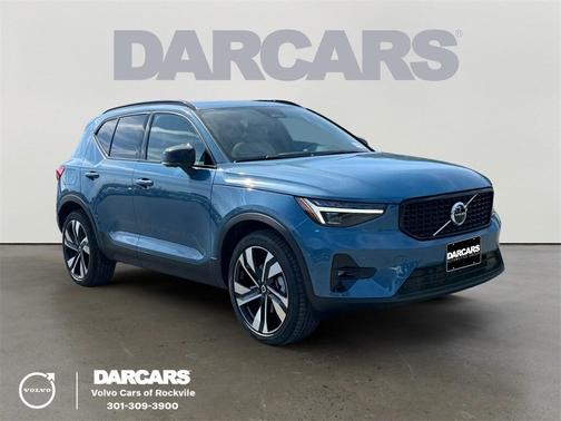 2025 Volvo XC40 B5 Ultra Dark Theme