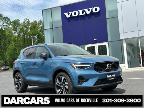 2025 Volvo XC40 B5 Ultra Dark Theme